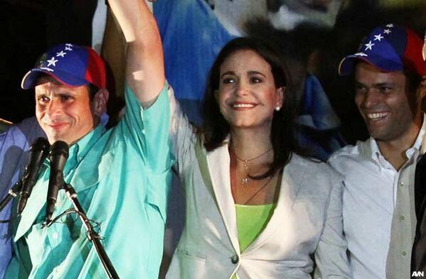 ndjdiaz's tweet photo. "Uno nos unió, otra tiene bolas el otro nos dio fuerza" < Así los necesitamos, nos necesitamos todos. ¡Juntos!!! http://t.co/YM9VWkSLp2