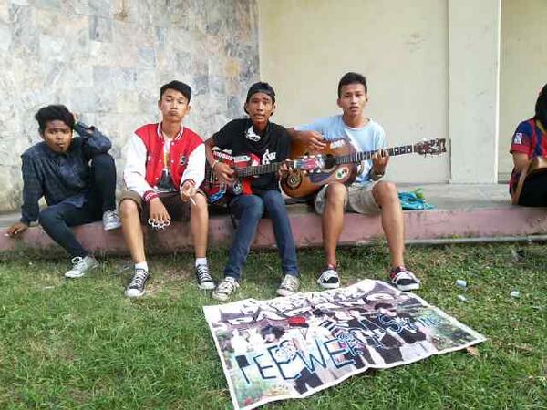 Dorkszilla Padang tweet media