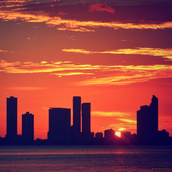 Miamibeachfotos's tweet photo. HaPpY #presidentday...#sunset #miamibeach #dp365 #dp48 #dpgram #photography http://t.co/3ESLWlv2WA http://t.co/t1sbFrV9xd
