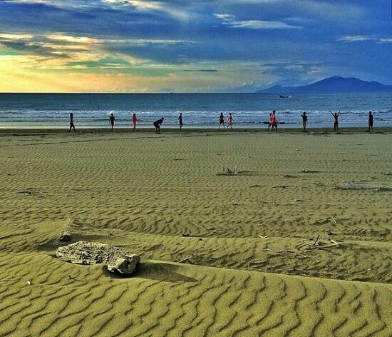 twitidkota's tweet photo. Pantai Alue Naga | Banda Aceh http://t.co/blteuIJvyI