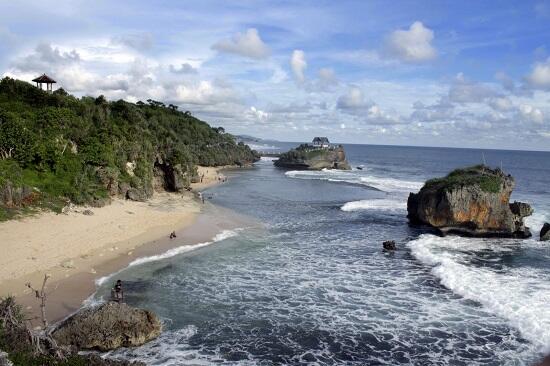 twitidkota's tweet photo. Pantai Kukup | Kemadang, Tanjungsari, Yogyakarta http://t.co/ycH3ebNtJT