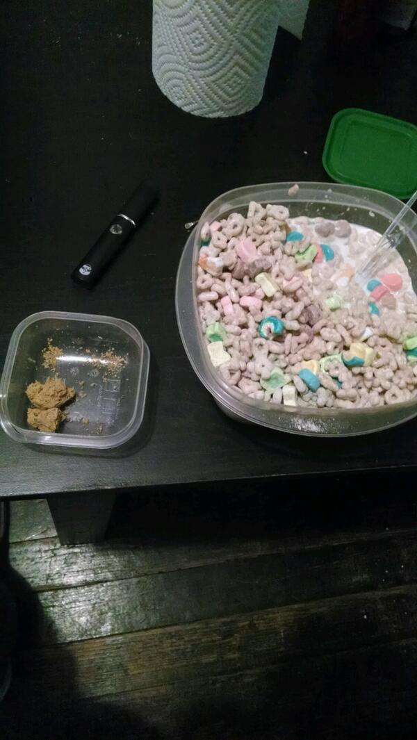 KanklesBruh's tweet image. Dabs n lucky charms tho