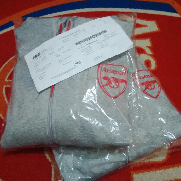 ukhierazak's tweet photo. @Ottimo_Store paketx sdh tiba..hoodiex kerenx banget thanks http://t.co/p2UQRQLt8p