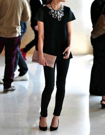 GuideStylelook's tweet image. Tota look black #style#casualchic