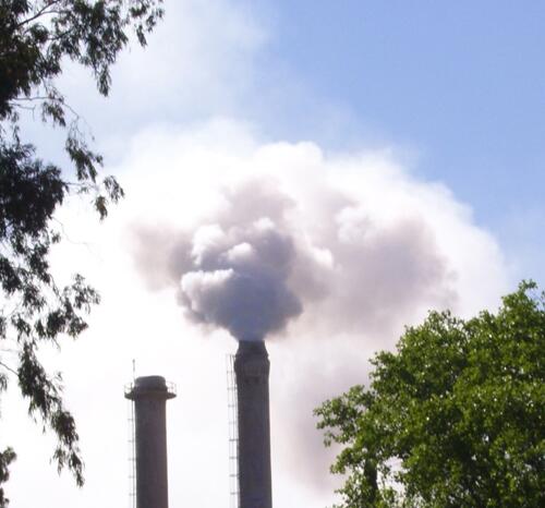 elboconuy's tweet photo. La chimenea asesino de Ancap en Minas, cientos de muertos por cáncer, enfermedades pulmonares por contaminación http://t.co/H2HuM2KXjp