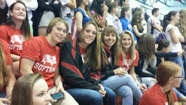 VBHS_Softball's tweet image. Enjoying the moment #Veropride #verosoftball