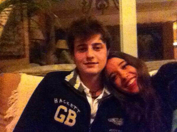 elena_dr18's tweet photo. Muchisimas felicidadess @torreras947 pásalo geniaal guapoo!! 😘😘😘 http://t.co/133T6fFnjv