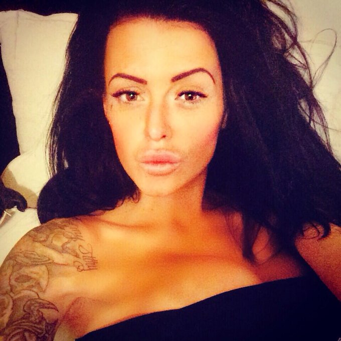 Lazy day #nomakeup #chill #familytime http://t.co/qW5Rp5aBG6<a href="/tag/nomakeup"class="tags">#nomakeup</a><a href="/tag/chill"class="tags">#chill</a><a href="/tag/familytime"class="tags">#familytime</a>