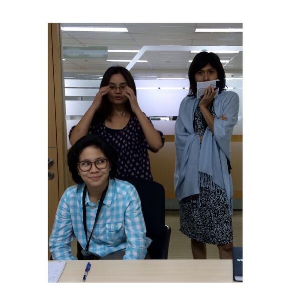 ginarasjad's tweet photo. Meeting macam apa ini pesertanya memberikan ekspresi yg bervariasi?! http://t.co/HzVk5ndRta
