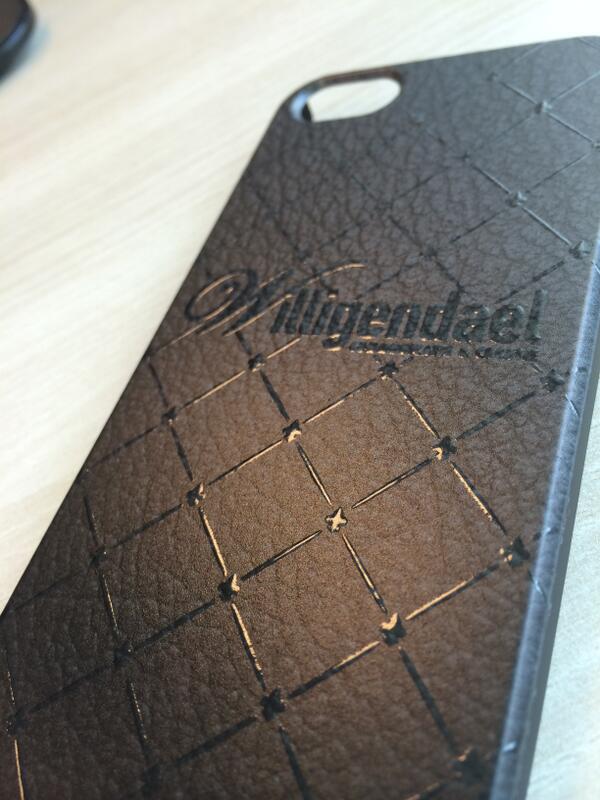 iPhone hoesje met leer print en glanzend reliëf, resultaat is erg mooi geworden.