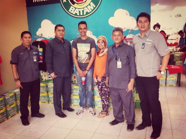 T_ObenkBatam's tweet photo. Kunjungan Staff KEPRESIDENAN RI -- Staff khusus SBY -- at store @T_ObenkBatam http://t.co/LyH7JZMDww