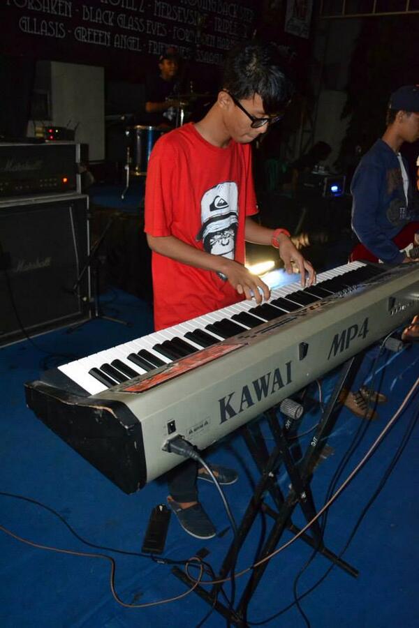 Hehe thanks sayang♥:* "@fatiakarnadi: Kereeeen bey:*"<a href="/aldyaong/">✗aldi aong✗</a>: love story after valentine\=D/ ""