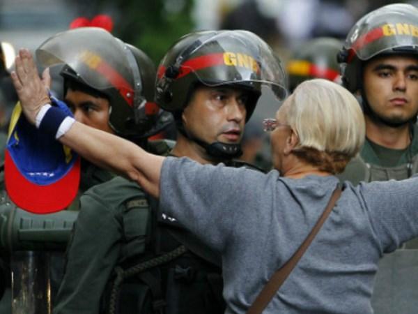 AnonymousVene10's tweet photo. Venezuela tiene nombre de mujer.. http://t.co/l35MLktl0T