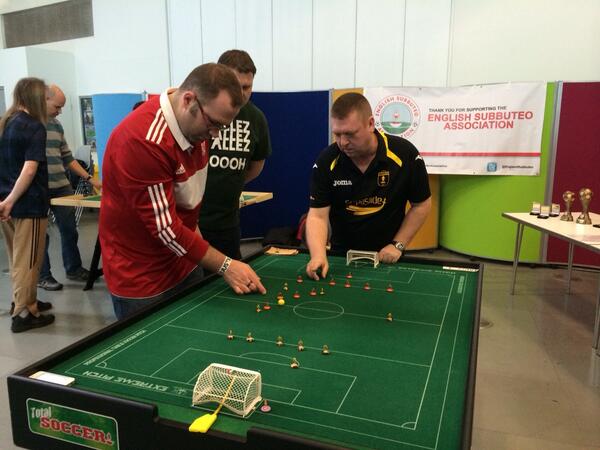 SlidersTour's tweet image. Photo: Brian Daley Vs Ben Staples @SlidersTour 2014 #subbuteo @EnglandSubutteo