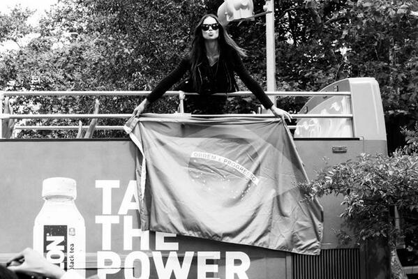 AdrianaLima's tweet image. Welcome to the concrete jungle! @AMAZONbevs now feature 100% #BrasilianBorn #Coconuts