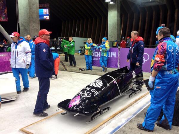 AmyWilliamsMBE's tweet image. @TeamGB bobsleigh is on ice box getting ready for @paulawalkerGB @BexGBbobsleigh @GBBobsleigh to race #lookingFast