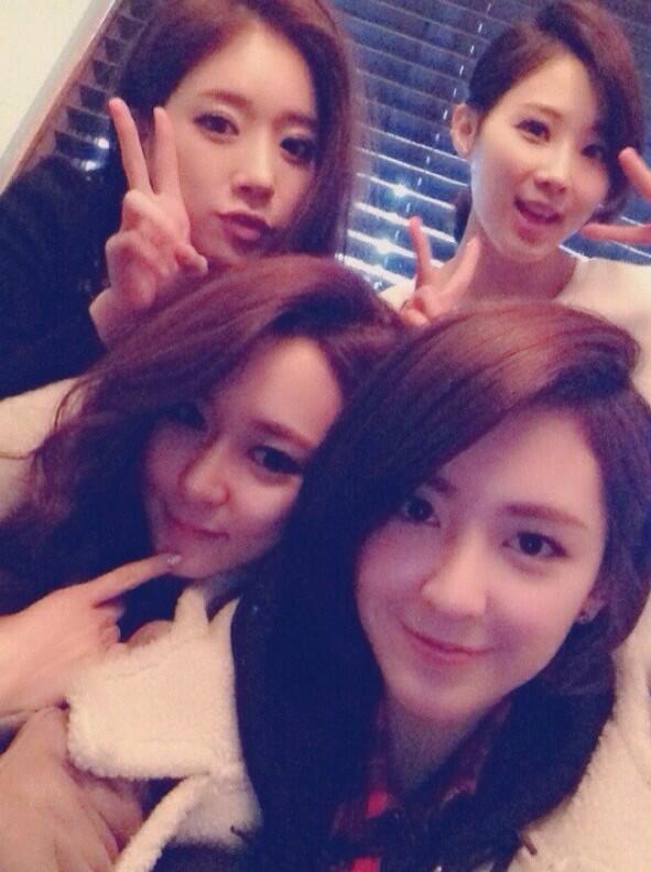 BgxMbRlCEAEK1jN.jpg:large