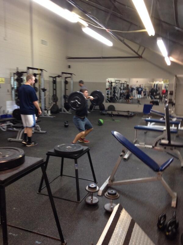 High pulls. Hang clean w/o catch. Prevent wrist vulnerability during season #explosive #inseason <a href="/joshmpoole/">josh poole</a>