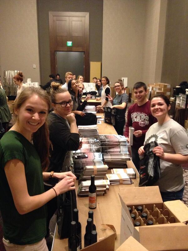 regularmaddie's tweet image. #pollstarlive #line2 #assemblyline #puttingthingsinbags