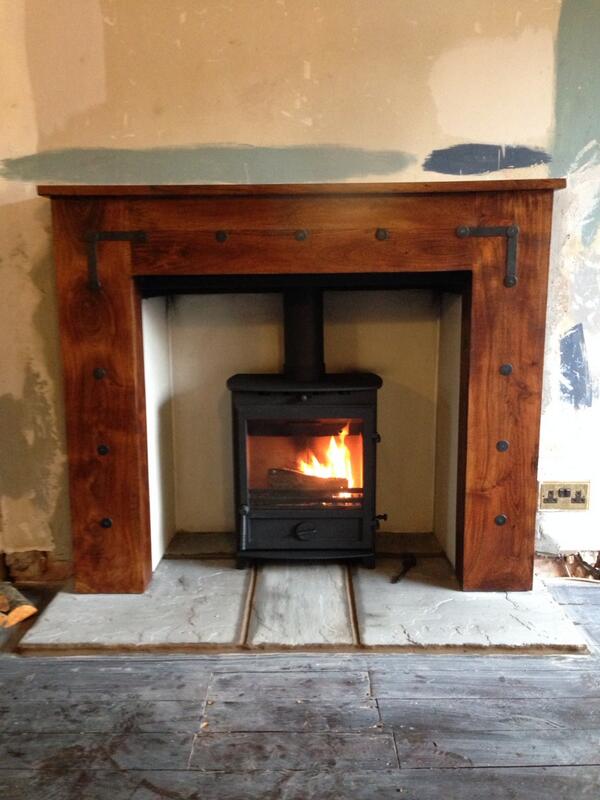 cheshirestoves's tweet image. Fireline 5kw multifuel stove,thakat surround,grey Indian stone.