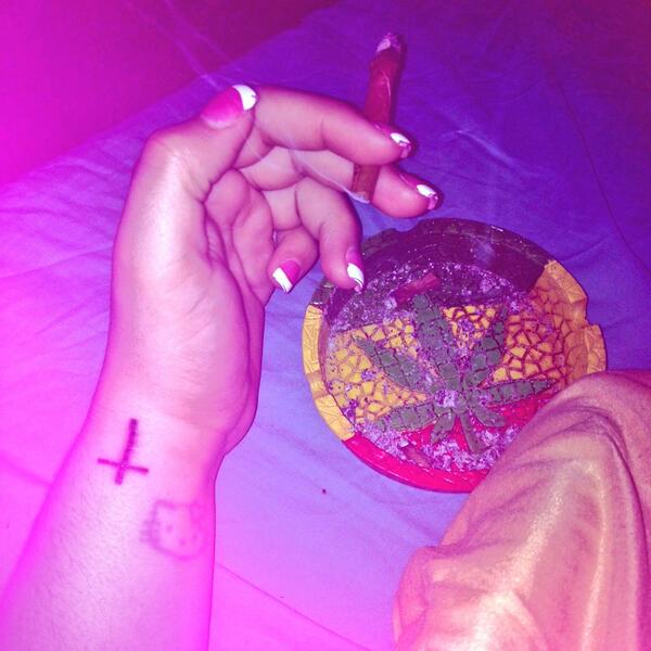 Goldielocksx3's tweet photo. Wake &amp; bake !! http://t.co/2IfD5YP8QD