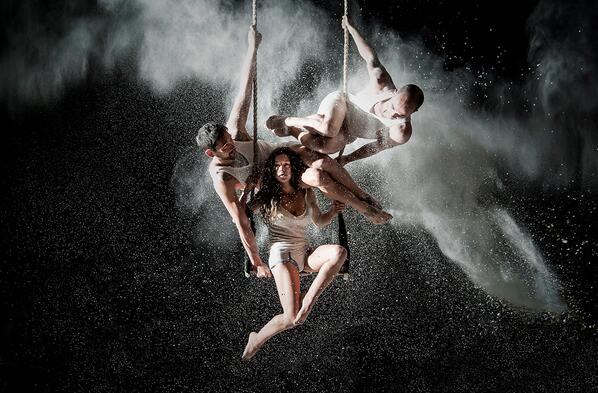 Цирк рисунки художников. Amazing digital circus song digital hallucinations. Циркач арт. Удивительный цифровой цирк вики джексон. Цифровая галлюцинация.