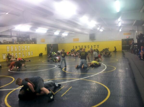 Full House tonight with <a href="/PrideWC_TN/">BPWC</a> and our guys. #BattlingBack #DaBears/Bruins/Cubs