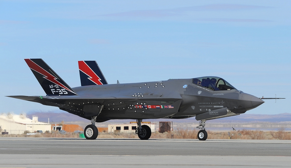DailyJetPorn's tweet photo. F-35A http://t.co/giNB0BpDbA
