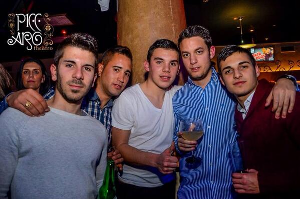 JuanAntonio1994's tweet photo. En @piccaromontijo con @k_sandez @JoseRonky @JaviiTrejo @AlexMate_ http://t.co/ewbSbfq2cV