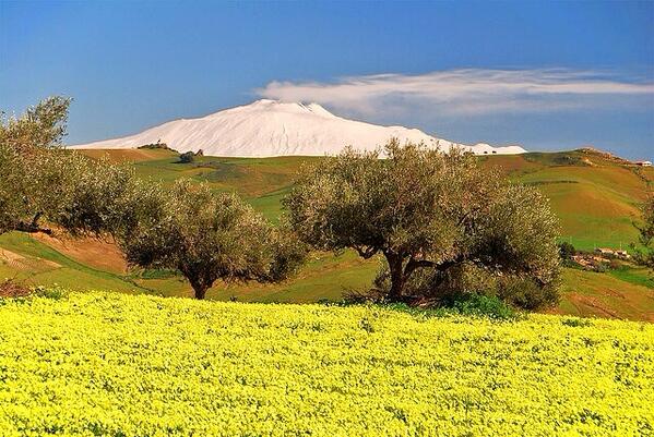 A sunny winter day, Agira.