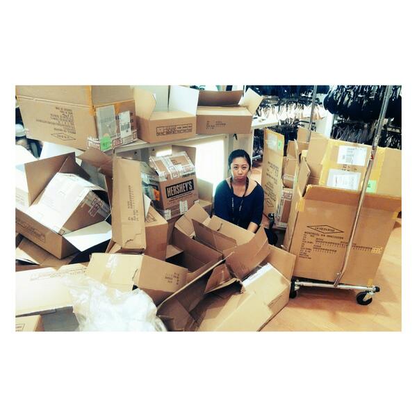 jeannineenaboye's tweet image. Sad J9 on stock day. #drowning #work #boxpool