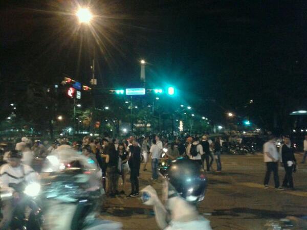 fscazzi's tweet photo. Seguimos en la calle http://t.co/lXVuqXklIb