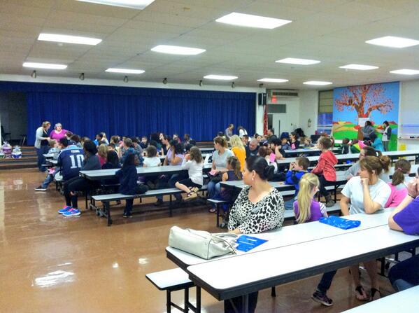 cbennett_fhes's tweet photo. Big turn out at HSES Math Family Night!! Thanks everyone for all your hard work! #dcs2core http://t.co/0BN6YyOgjM