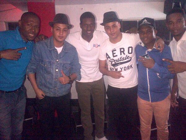 MrChepy24's tweet photo. @LosMellosRD @elgatopromotion @Dj_black18 @Dj_SorpresaRd Reunión del #ElCoroDeLosPitbulls http://t.co/ZOkgO33KOg