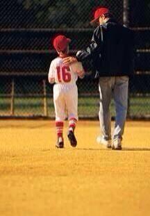 BigLeagueDigest's tweet photo. Retweet if your dad has been there for you through your whole sports life. http://t.co/eaopsNAZfX