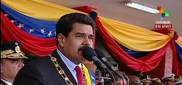 #LAFOTO: ¡En la FANB Chávez Vive y Vive! <a href="/NicolasMaduro/">Nicolás Maduro</a>