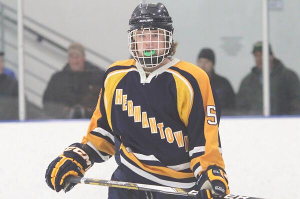 Wyatt Aamodt (@aamodt12) of Hermantown (<a href="/HAHA_Hockey/">Hermantown Hockey</a>)