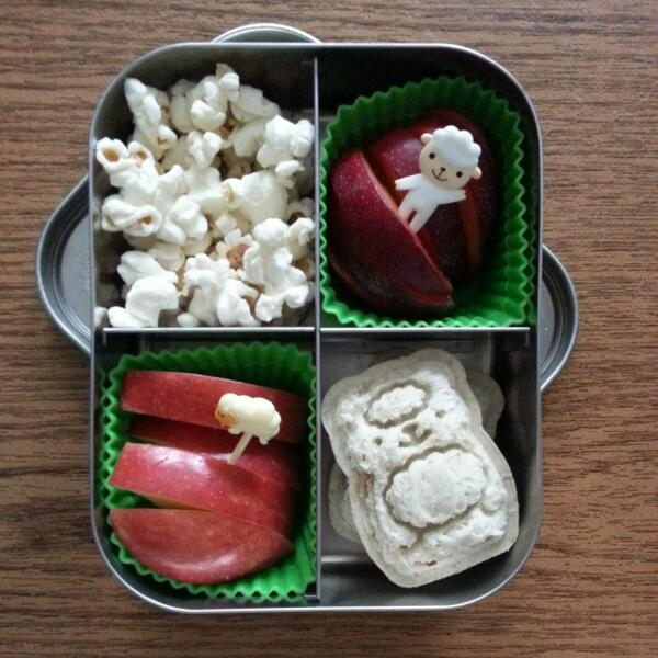 creativefunfood's tweet image. Eliana's sheepy #schoollunch today! With mini @WowbutterFoods @bentousa  sandwiches packed in a @lunchbot quad :)