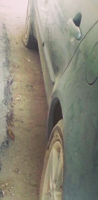 BinKarim3's tweet photo. لم يكتفوا باقتحام منزلها أكثر من مرتين في #السنابس ، بل قاموا بتفشيش إطارات سياراتها !!

#البحرين http://t.co/FXZp5WD6oV
