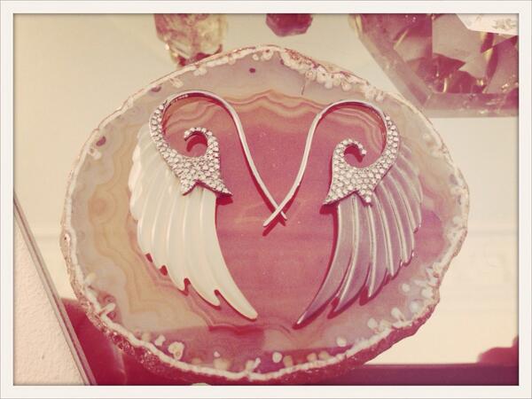 Les boucles d'oreilles Fly Me To The Moon pavées diamants de <a href="/noorfares/">Noor Fares</a> chez @ValeryDemureLtd