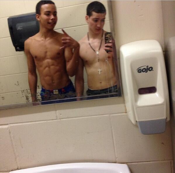 MikeGrecobitch's tweet image. @SMACKHighCT #vinaltech can it really get more homo than this