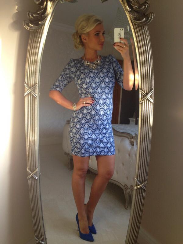 BillieFaiers's tweet image. Love this new dress and statement necklace .. Will be available from @MinniesBoutique very soon ... 💋