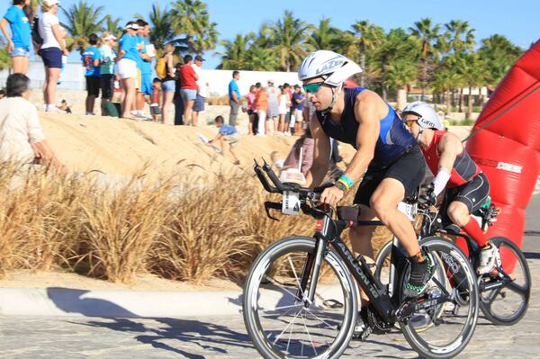 VisitaLosCabos's tweet photo. Dos mares de adrenalina se unirán en IRONMAN Los Cabos  con @gatorademexico ¡No te lo pierdas! http://t.co/jmzger90kj http://t.co/QUXTYqCy7u
