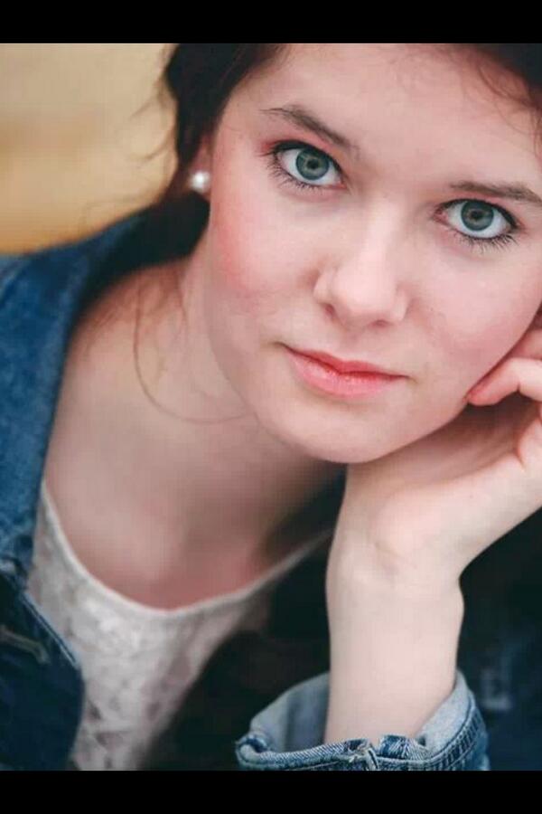 IzzyModel's tweet image. Take ahold of what will last, and let go of what will fade. #freelance #model #photography #pearls