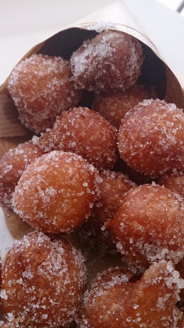 SusanaEscuin's tweet photo. Buñuelos de viento con crema...dulces de carnaval http://t.co/zS3Xtxp0yN http://t.co/N4ipPMxQhQ