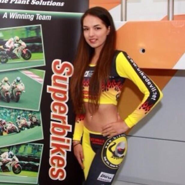 Has anyone on my twitter got BSB or BTCC contacts? Want to get back on the grid this year. #gridgirl