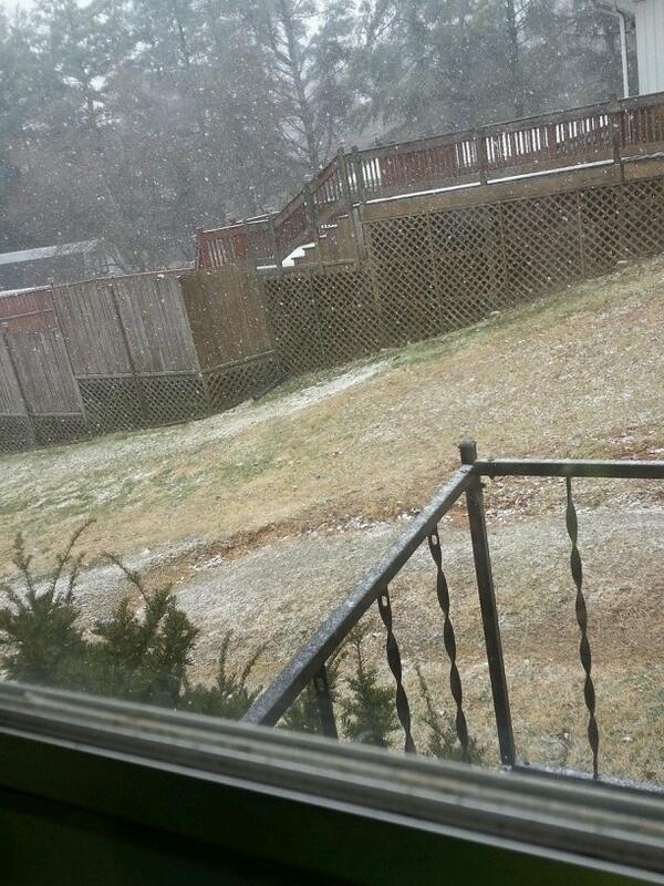 DrewTylerSparks's tweet photo. @WKRN Its Starting to snow in Cookeville http://t.co/rpXq18M6DR