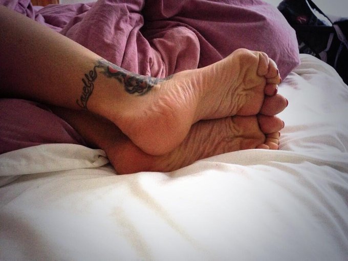 My crispy feet just before we go out of bed :) #wrinkledsoles #footfetish http://t.co/FwBKhCUVf4<a href="/tag/footfetish"class="tags"><span>#footfetish</span></a><a href="/tag/wrinkledsoles"class="tags"><span>#wrinkledsoles</span></a>