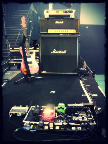 BABYMETAL 武道館2daysでの大神様の機材☆∩(＾ω＾∩)☆ 7弦ピンク