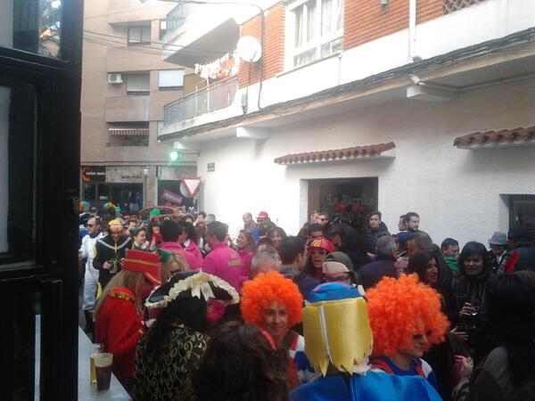 carnavalmoral14's tweet photo. Seguimos con 3 Son the show en Calle Herreros La Barrika-Final @carnavalmoral14 http://t.co/dQWvYu2fZX